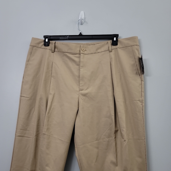 Lauren Ralph Lauren Plus Size Pleated Cotton Twill Cropped Wide Leg Pant - Picture 8 of 12